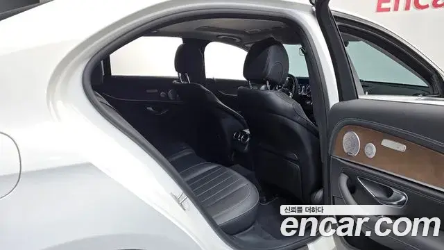 Mercedes-Benz E-Class 2019 — Фото 11/20