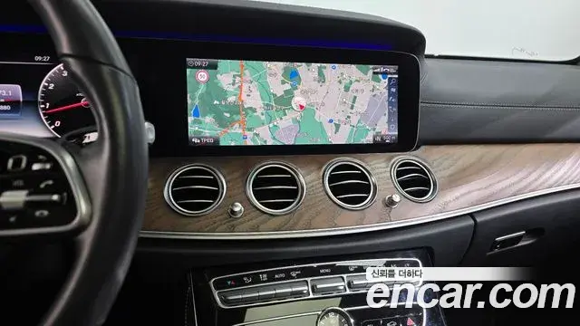 Mercedes-Benz E-Class 2019 — Фото 12/20