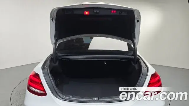 Mercedes-Benz E-Class 2019 — Фото 19/20