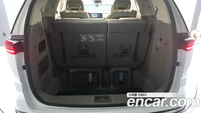 Kia Carnival 2022 — Фото 19/20