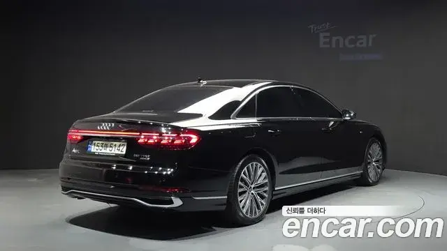 Audi A8 2023 — Фото 2/20