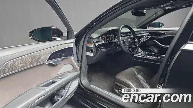 Audi A8 2023 — Фото 10/20