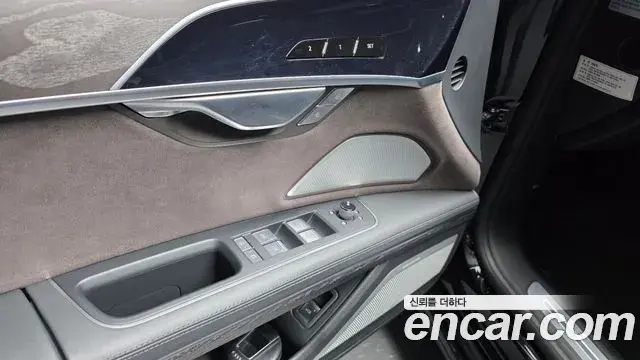Audi A8 2023 — Фото 19/20