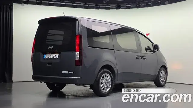 Hyundai Staria 2025 — Фото 2/20