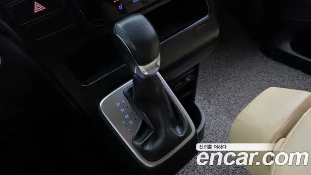 Hyundai Staria 2025 — Фото 9/20