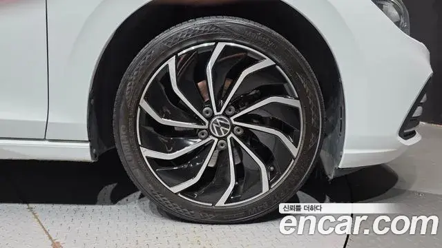Volkswagen Golf 2022 — ფოტო 2/32