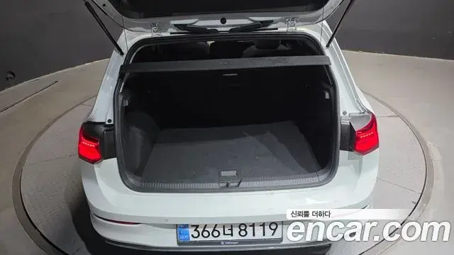 Volkswagen Golf 2022 — ფოტო 6/32