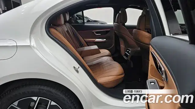 Mercedes-Benz E-Class 2026 — Фото 11/20