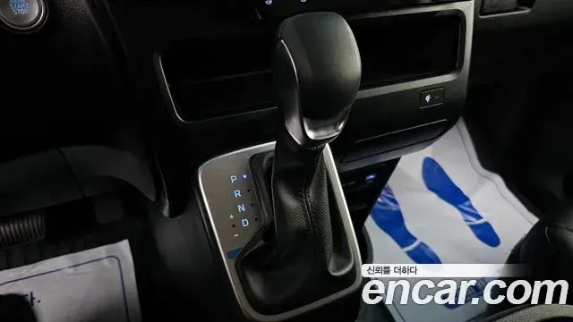 Hyundai Staria 2025 — Фото 9/20