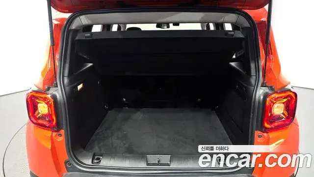 Jeep Renegade 2019 — Фото 16/20