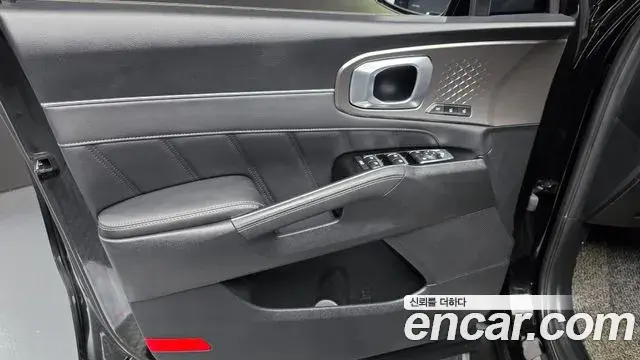 Kia Sorento 2021 — ფოტო 16/36