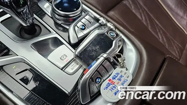 BMW 7 Series 2018 — Фото 16/20