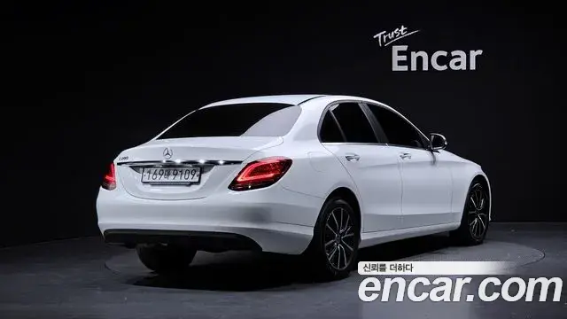 Mercedes-Benz C-Class 2019 — Фото 2/20