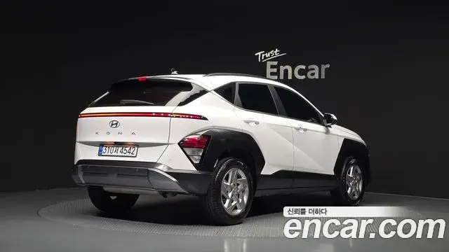 Hyundai Kona 2023 — Фото 2/20