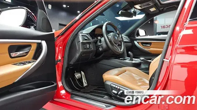 BMW 3 Series 2018 — Фото 10/20