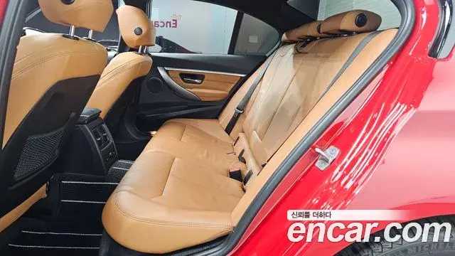 BMW 3 Series 2018 — Фото 12/20