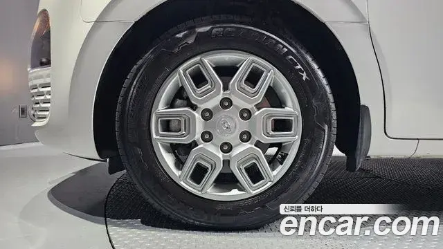 Hyundai Staria 2023 — Photo 4/20