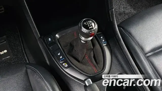 Hyundai Veloster 2018 — Фото 9/20