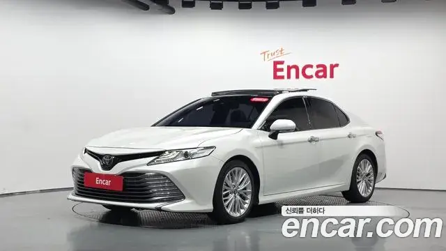 Toyota Camry 2019 — Фото 10/20