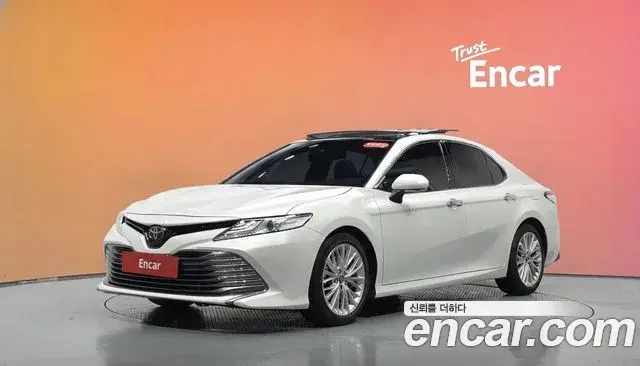 Toyota Camry 2019 — Фото 1/20