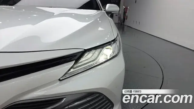 Toyota Camry 2019 — Photo 19/31
