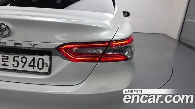 Toyota Camry 2019 — Photo 3/31