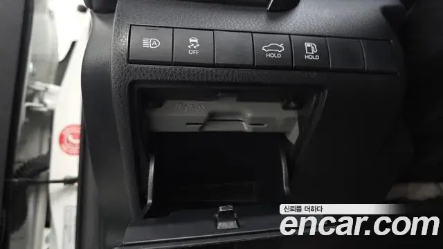 Toyota Camry 2019 — Photo 16/31