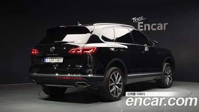 Volkswagen Touareg 2023 — Фото 2/20