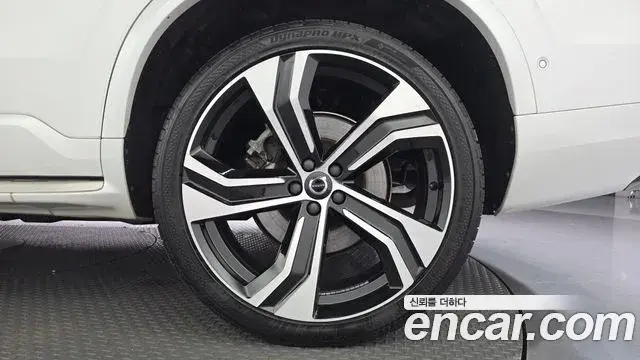 Volvo XC90 2020 — Photo 20/37