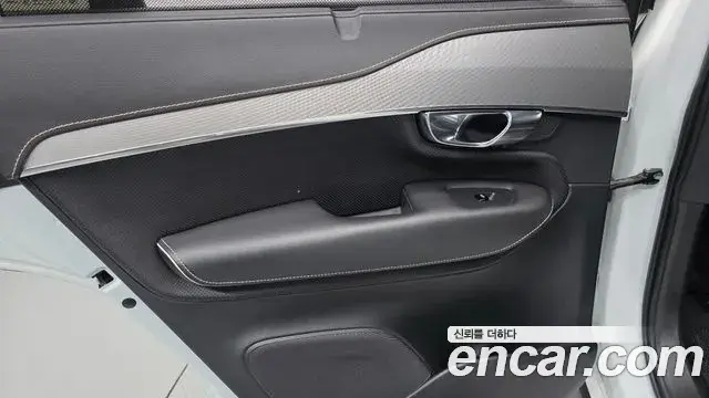 Volvo XC90 2020 — Photo 33/37