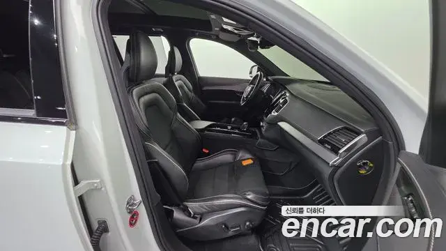Volvo XC90 2020 — Photo 10/37