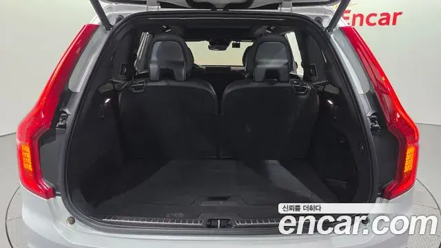 Volvo XC90 2020 — Photo 36/37