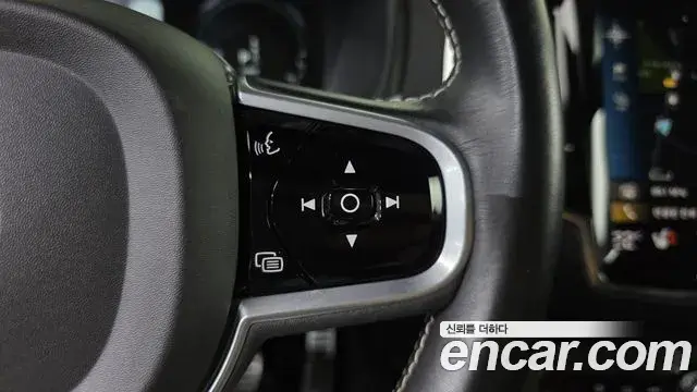 Volvo XC90 2020 — Photo 16/37