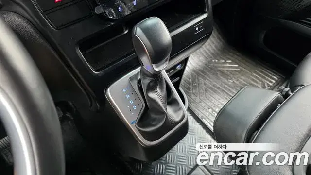Hyundai Staria 2025 — Фото 9/20