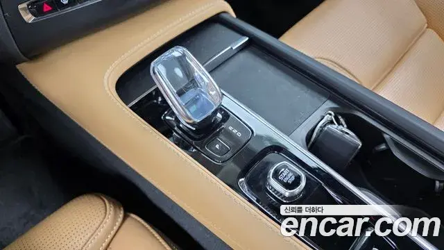 Volvo XC90 2022 — Фото 9/20