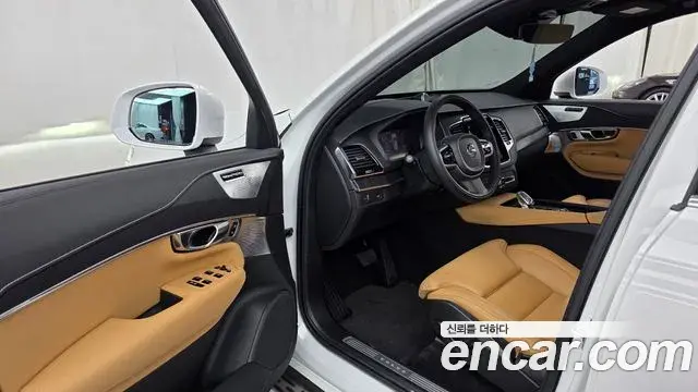 Volvo XC90 2022 — Фото 10/20