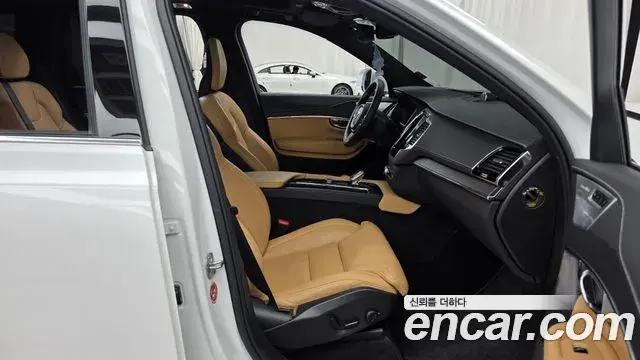Volvo XC90 2022 — Фото 11/20