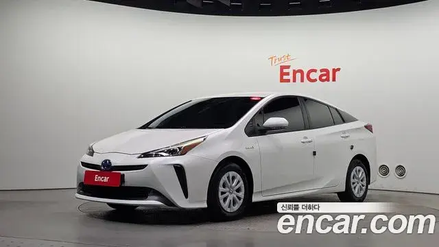 Toyota Prius 2019 — Фото 1/20