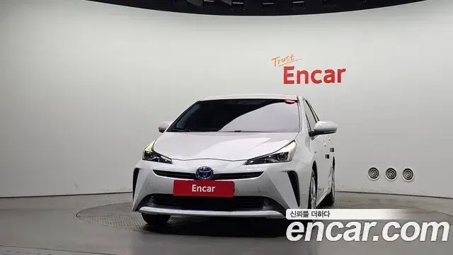 Toyota Prius 2019 — Фото 3/20