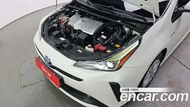 Toyota Prius 2019 — Фото 6/20