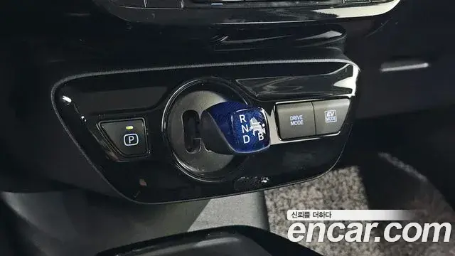 Toyota Prius 2019 — Фото 9/20