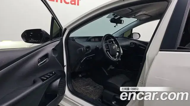 Toyota Prius 2019 — Фото 10/20