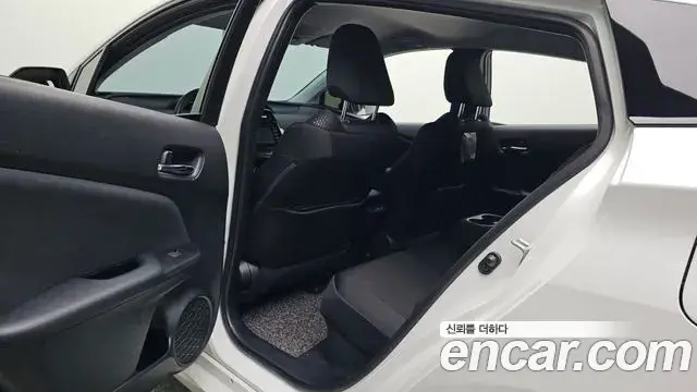 Toyota Prius 2019 — Фото 11/20