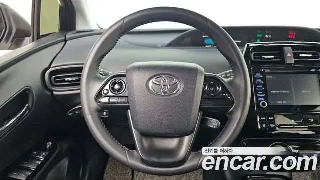 Toyota Prius 2019 — Фото 14/20