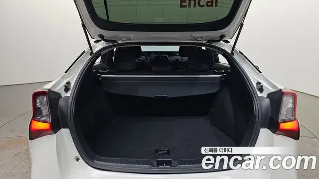 Toyota Prius 2019 — Фото 20/20