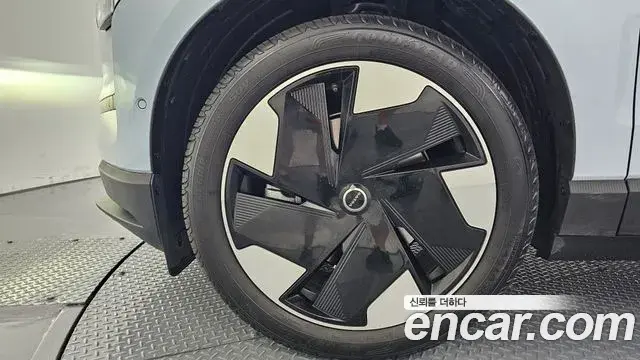 Volvo EX30 2025 — ფოტო 4/33