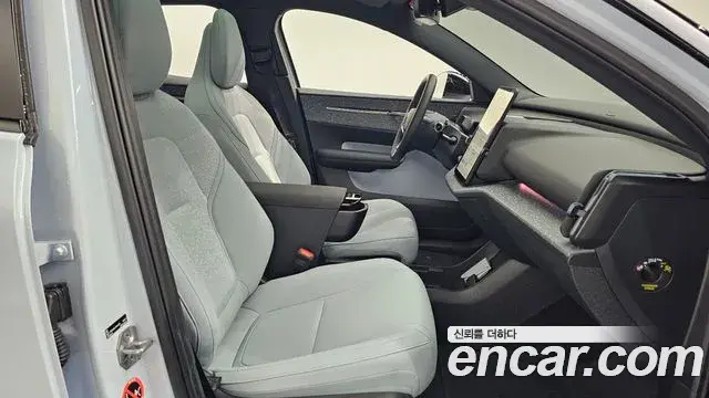 Volvo EX30 2025 — ფოტო 30/33
