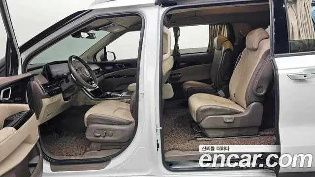 Kia Carnival 2021 — Фото 12/20