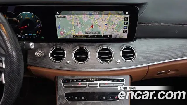 Mercedes-Benz E-Class 2021 — Фото 12/20