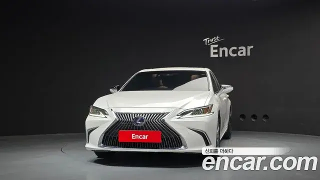 Lexus ES300h 2020 — Фото 3/20